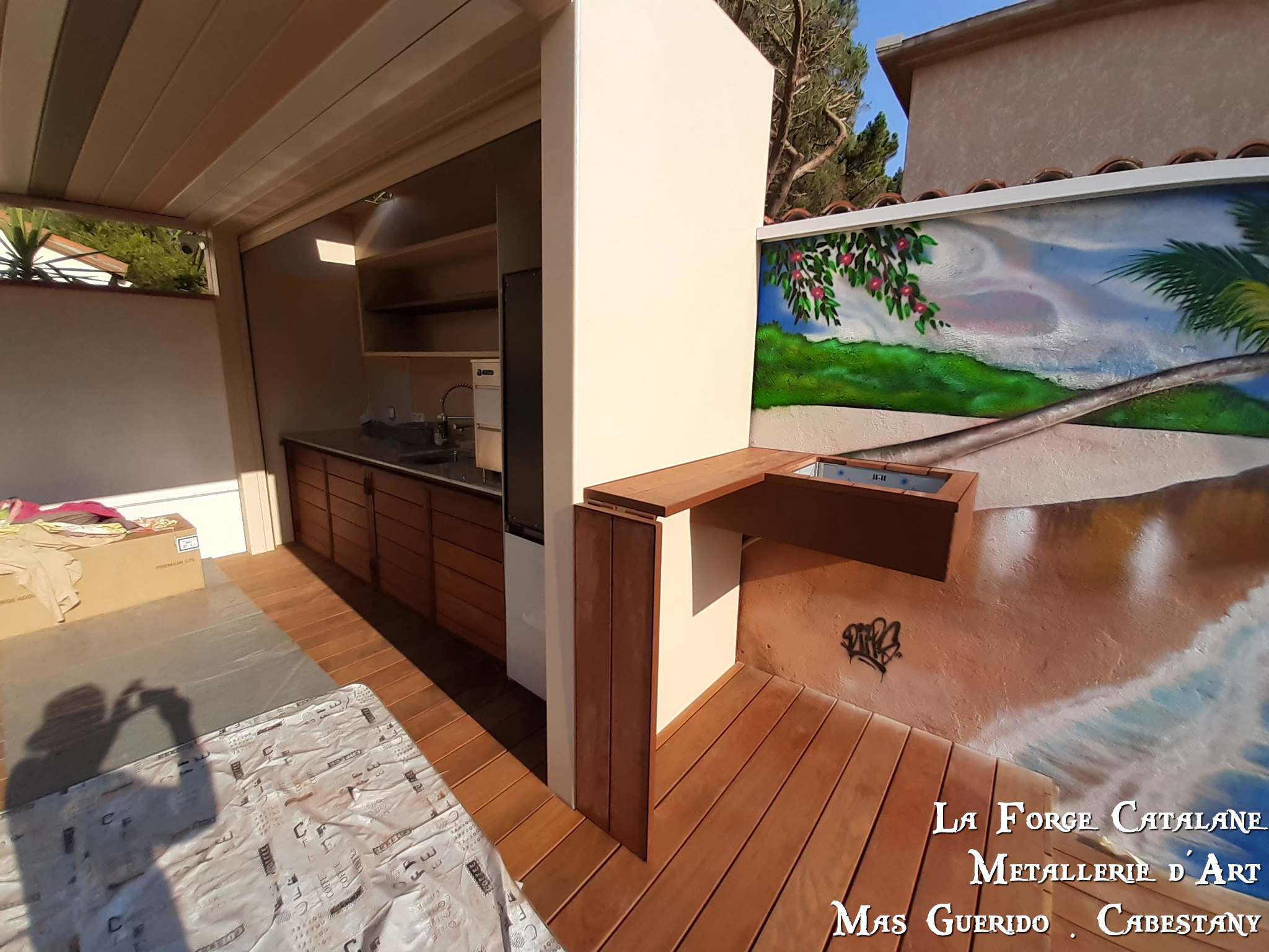 cuisine ete en fer thermolaquage  plaque bois exotique forge catalane - 250KB.jpg